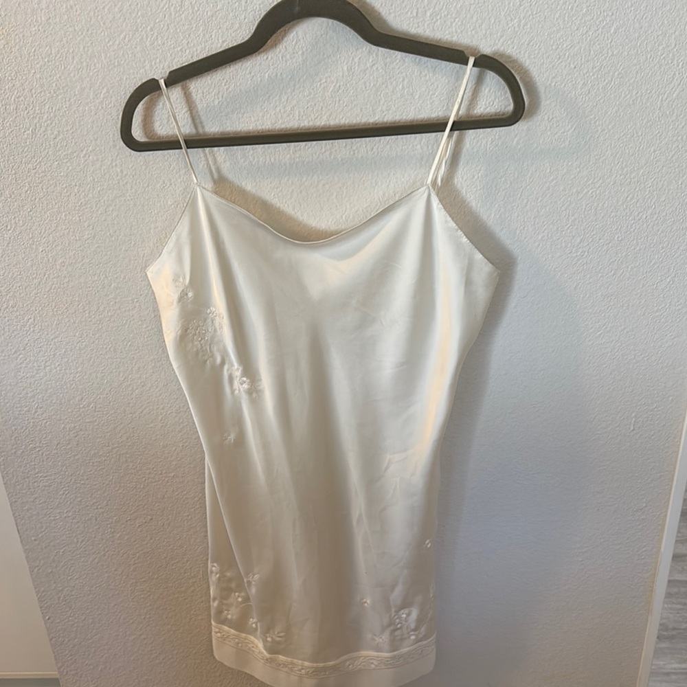 Natori White Chemise Smooth Stretchy Fabric